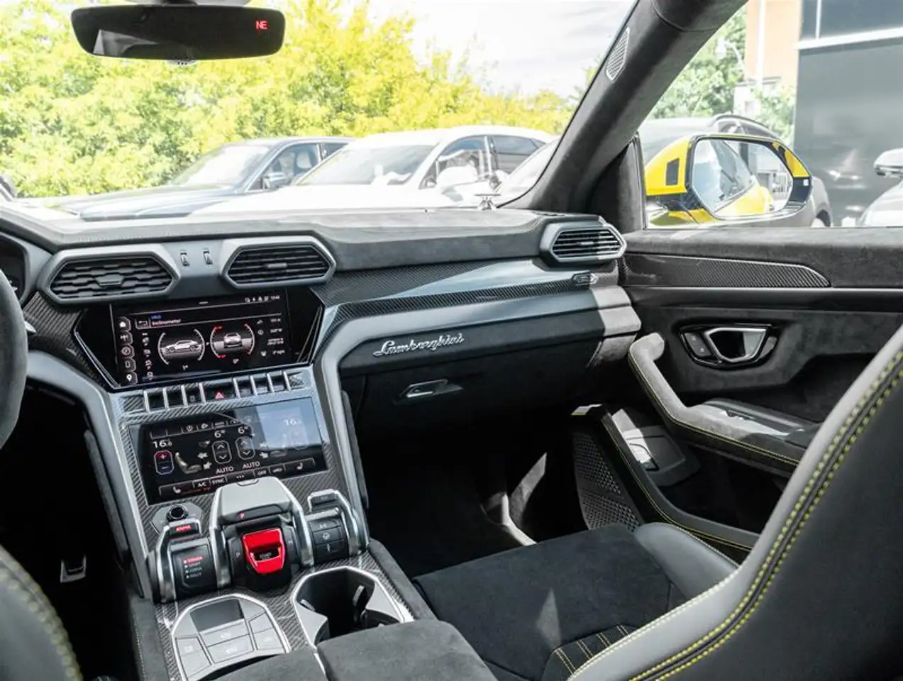 Lamborghini Urus - Image 43