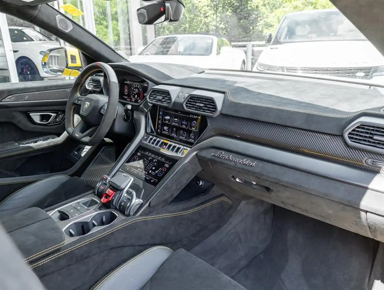 Lamborghini Urus - Image 31