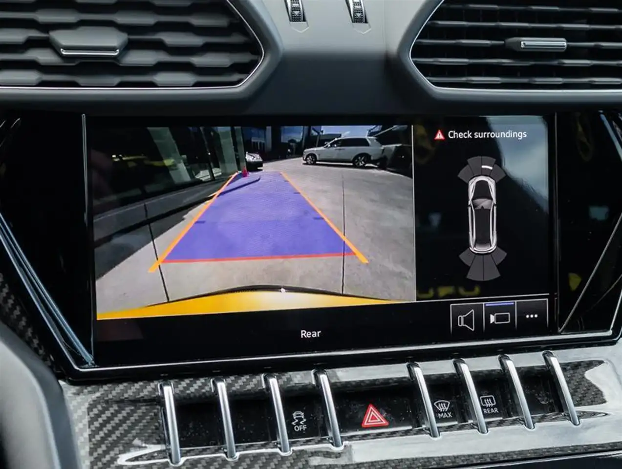 Lamborghini Urus - Image 18