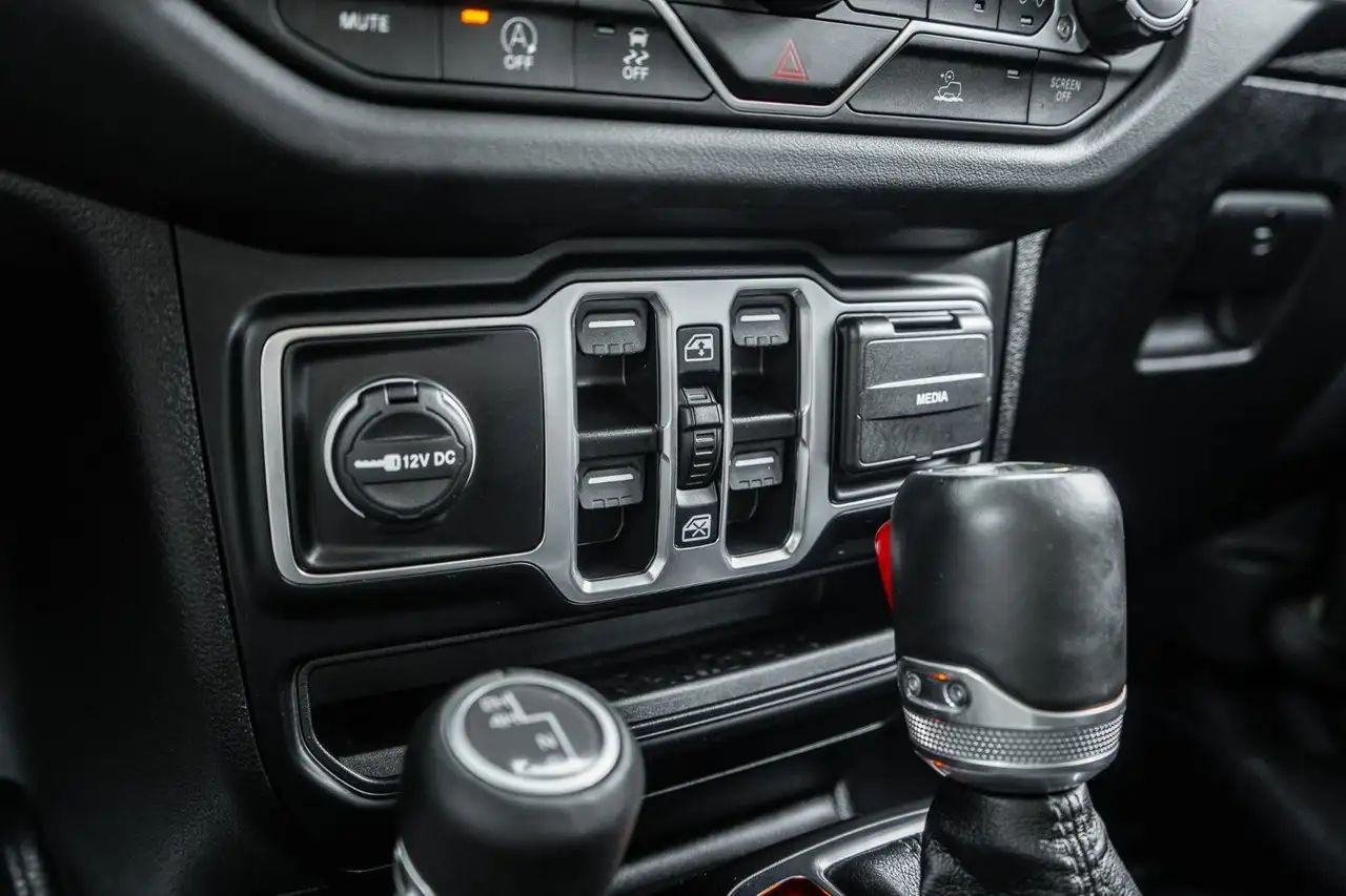 Jeep Wrangler - Image 19