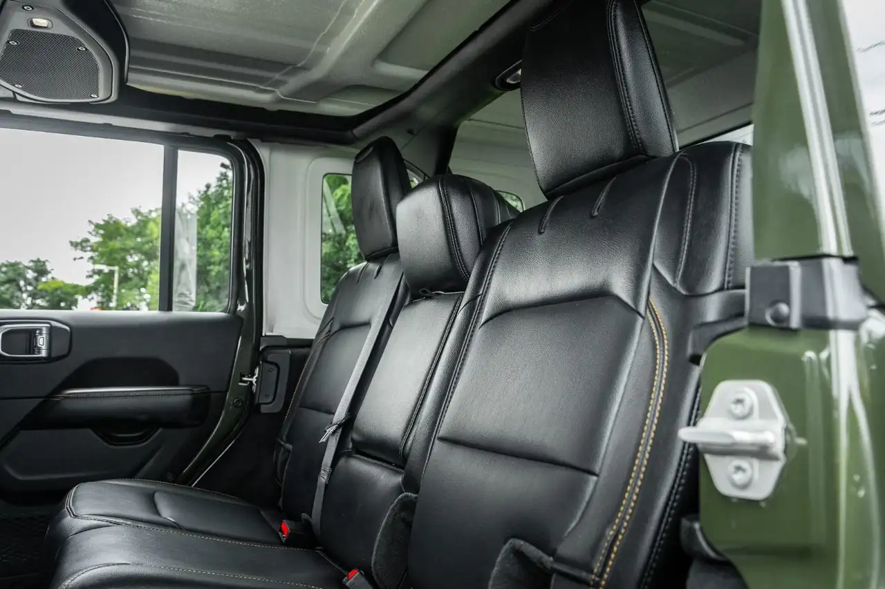 Jeep Wrangler - Image 30