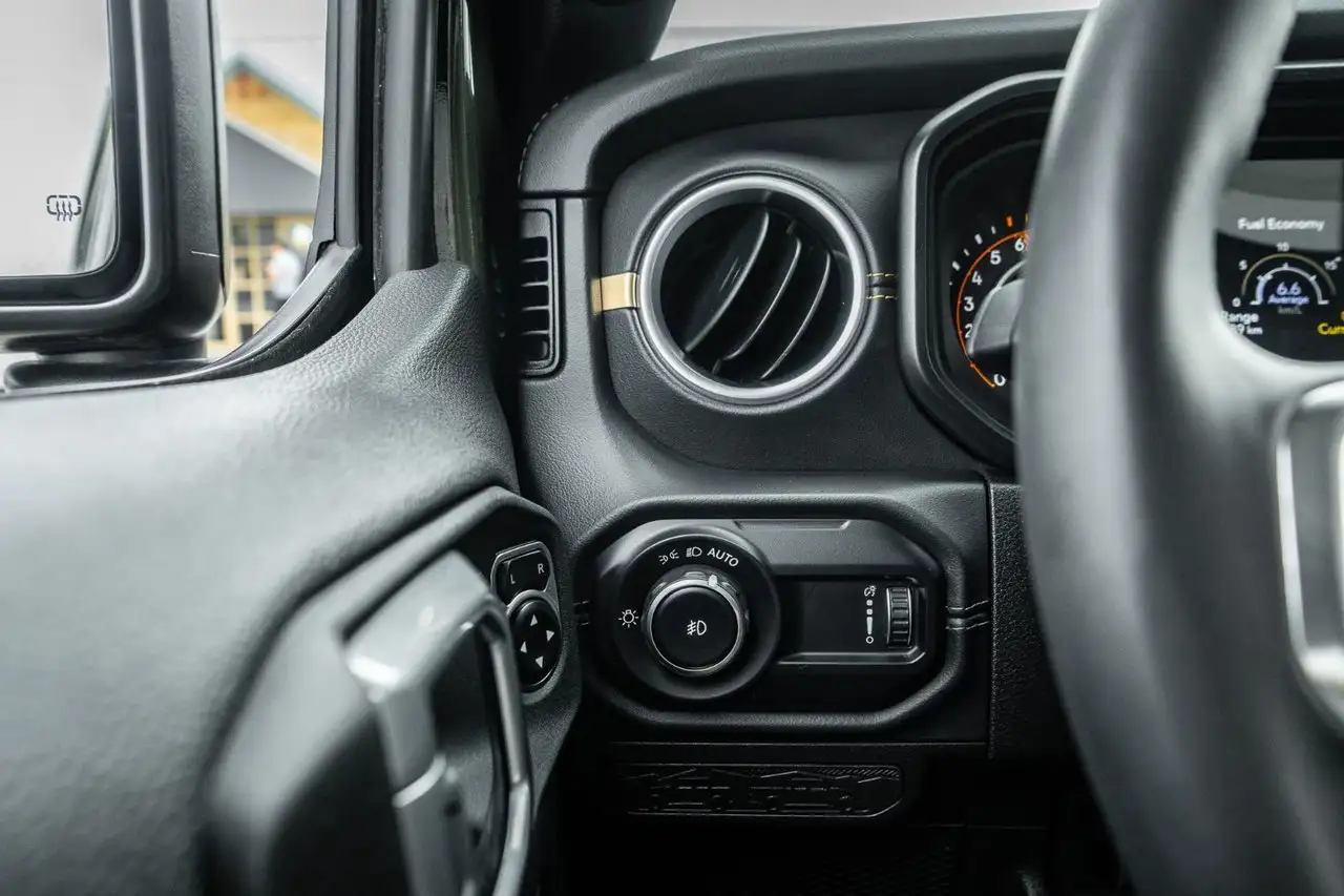 Jeep Wrangler - Image 24