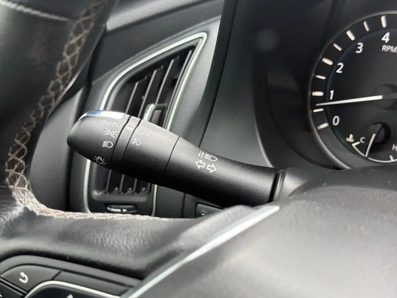 Infiniti Q60 - Image 26