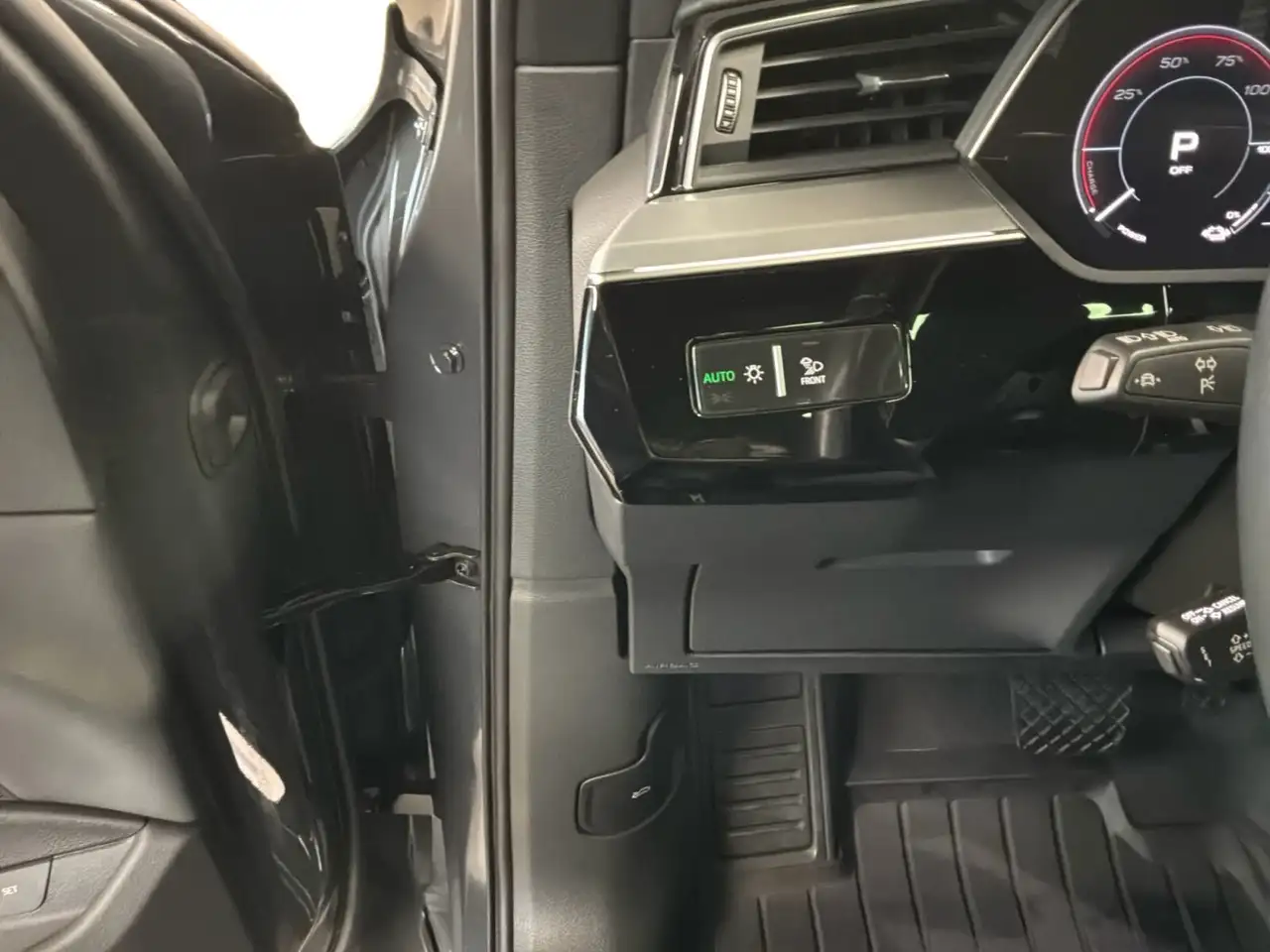 Audi Q8 e-tron - Image 23