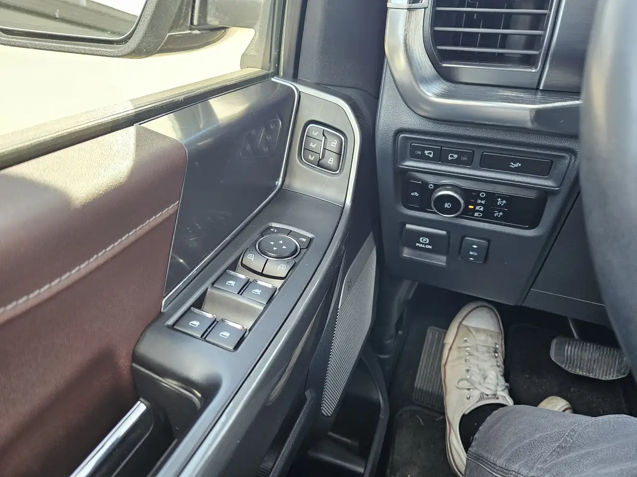 Ford F-150 - Image 23