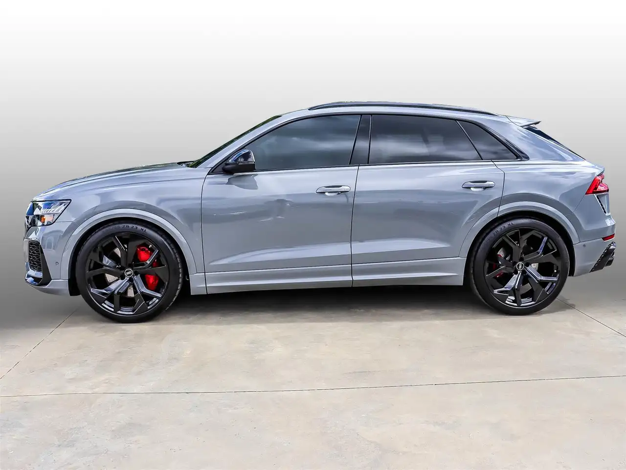 Audi RS Q8 - Image 5