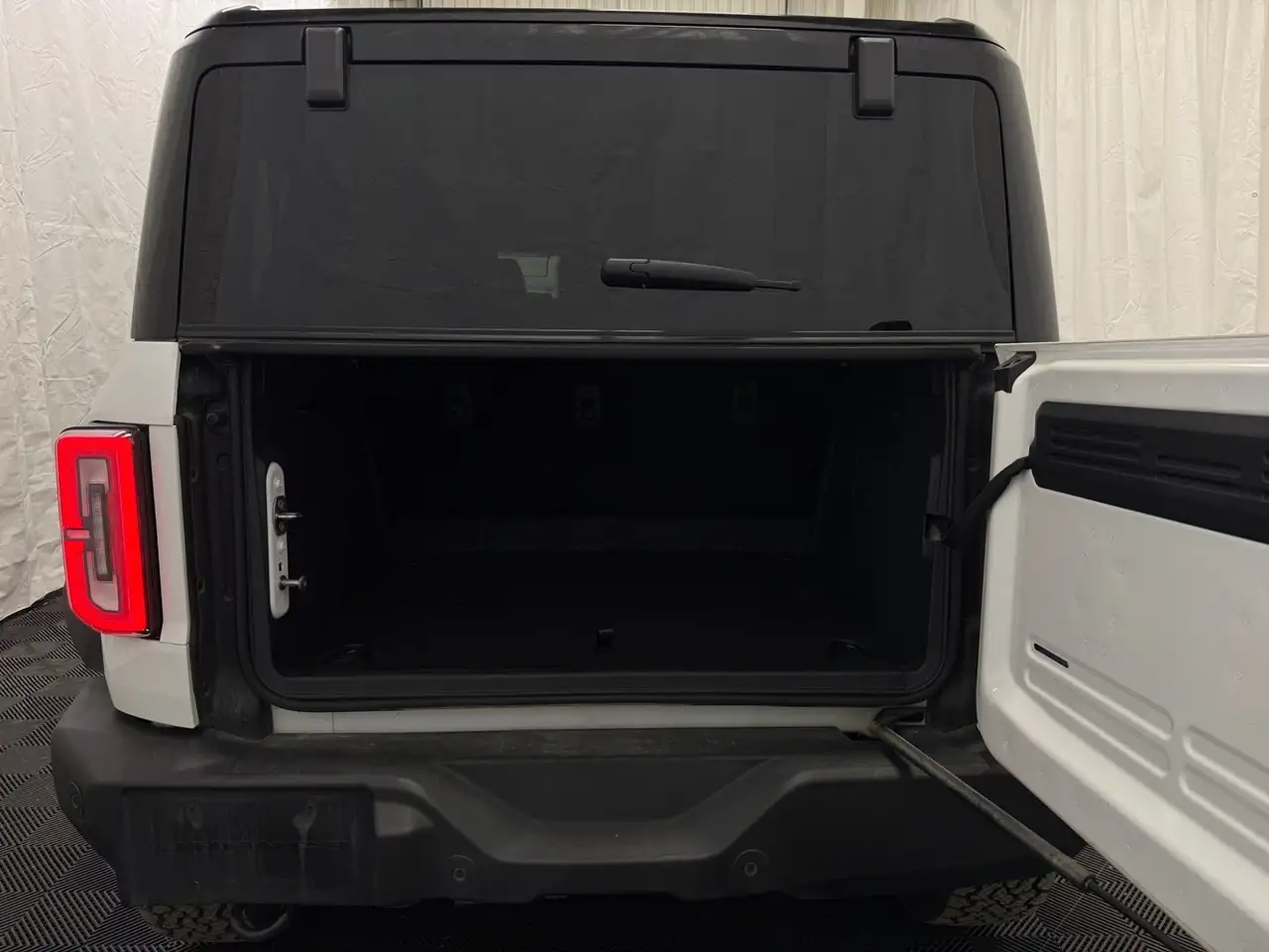 Ford Bronco - Image 14