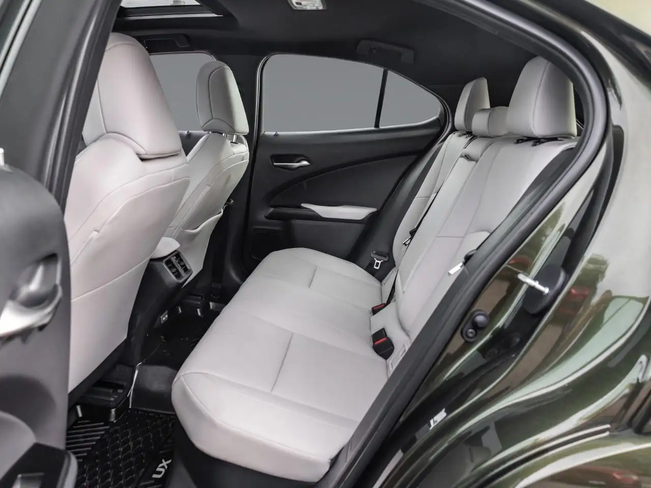 Lexus UX 250h - Image 27