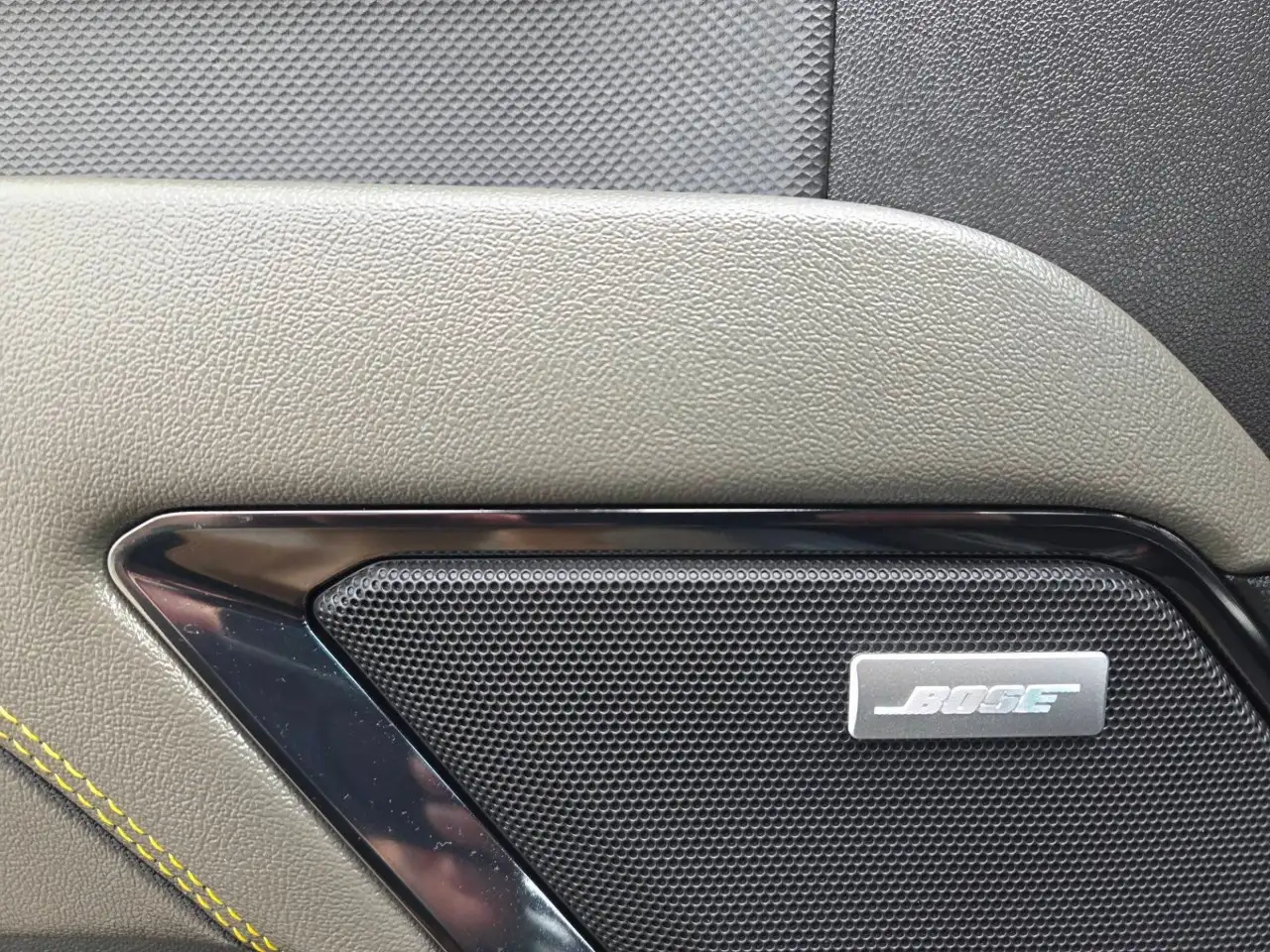 Chevrolet Silverado 1500 - Image 20