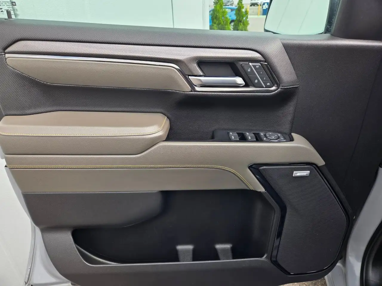 Chevrolet Silverado 1500 - Image 18
