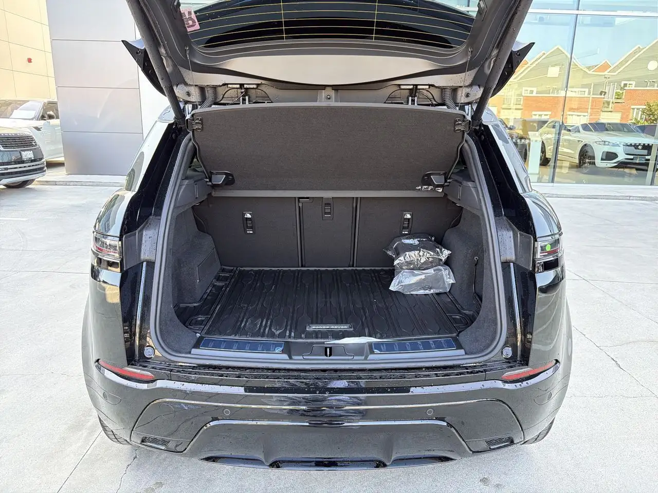 Land Rover Range Rover Evoque - Image 24