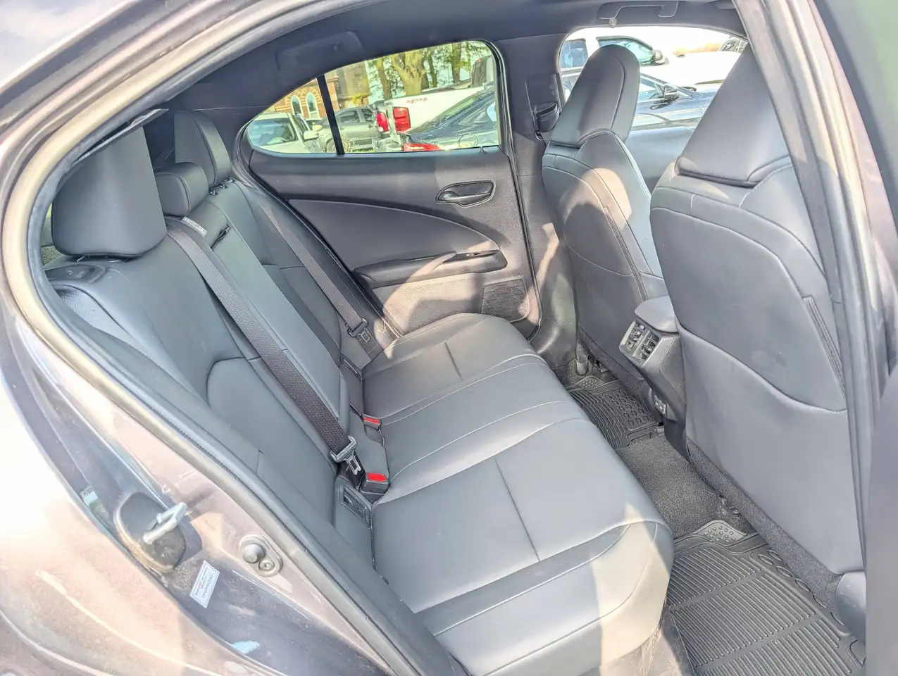 Lexus UX - Image 12