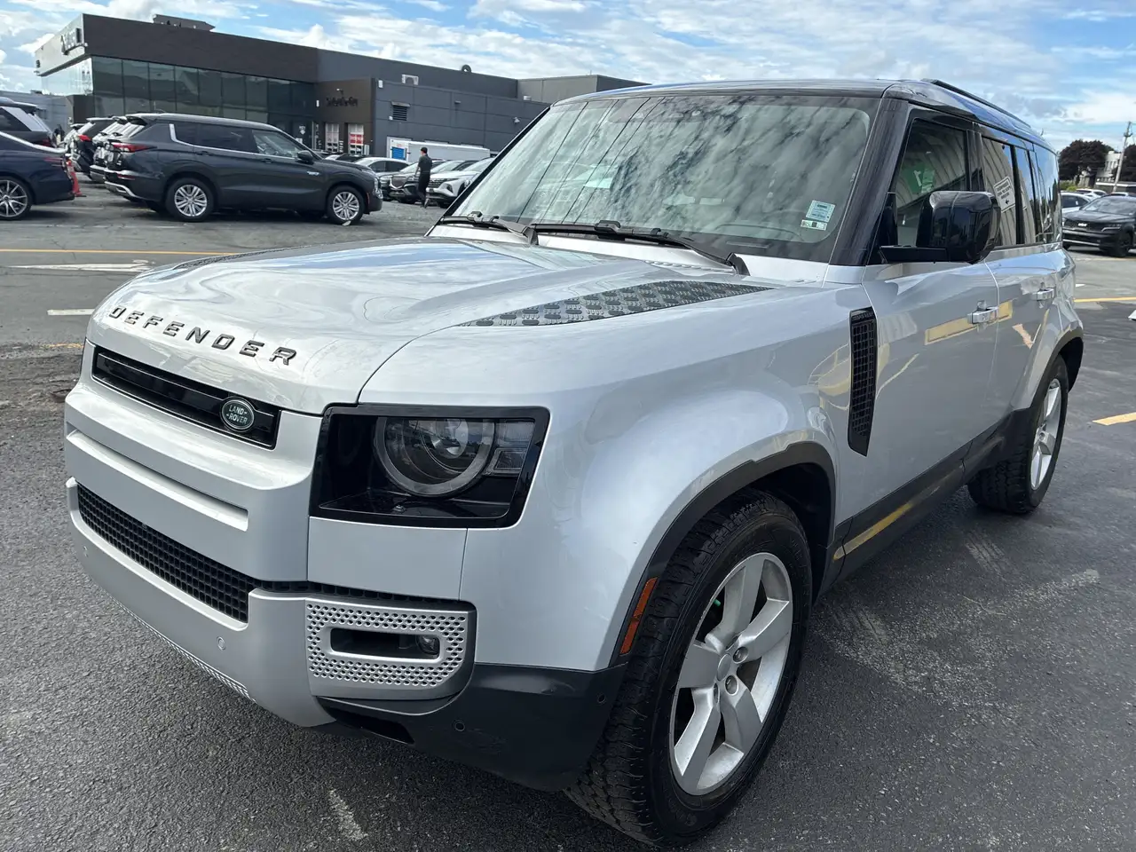 Land Rover Defender - Image 1