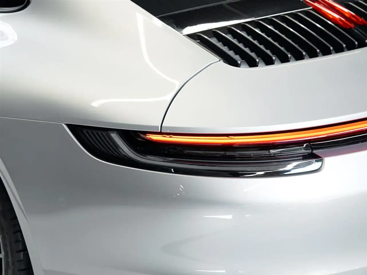 Porsche 911 - Image 12