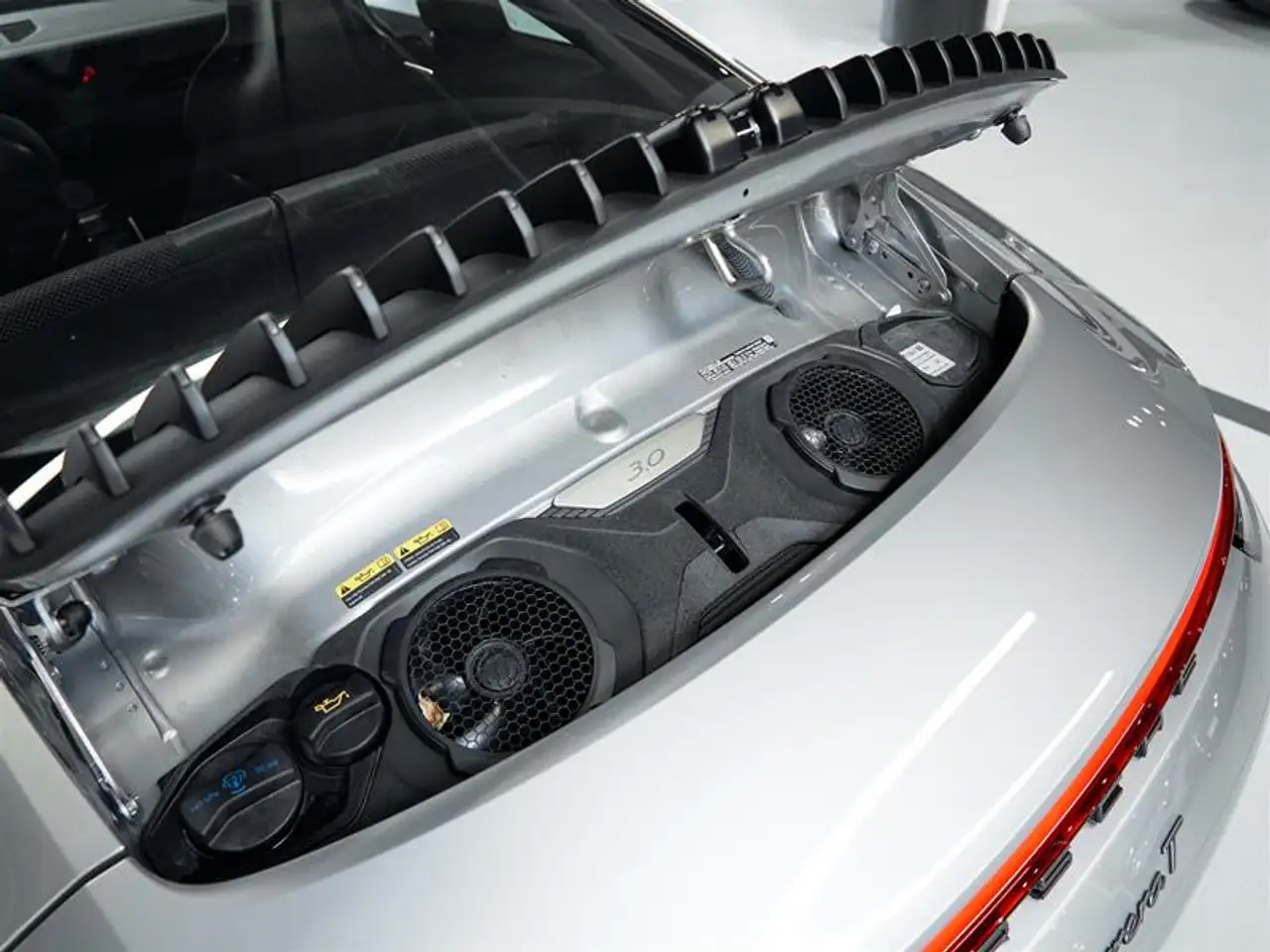 Porsche 911 - Image 17