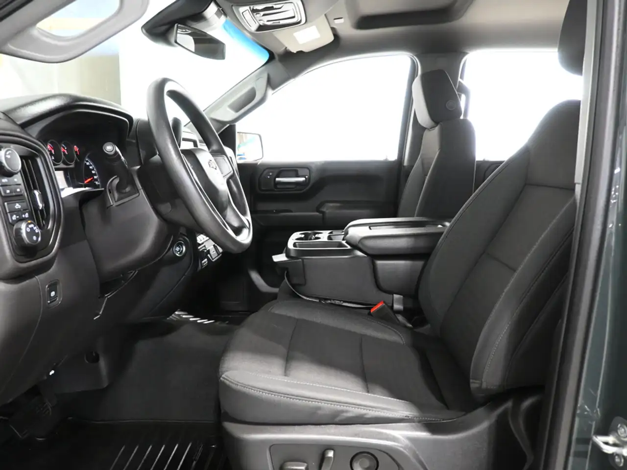 Chevrolet Silverado 1500 - Image 21