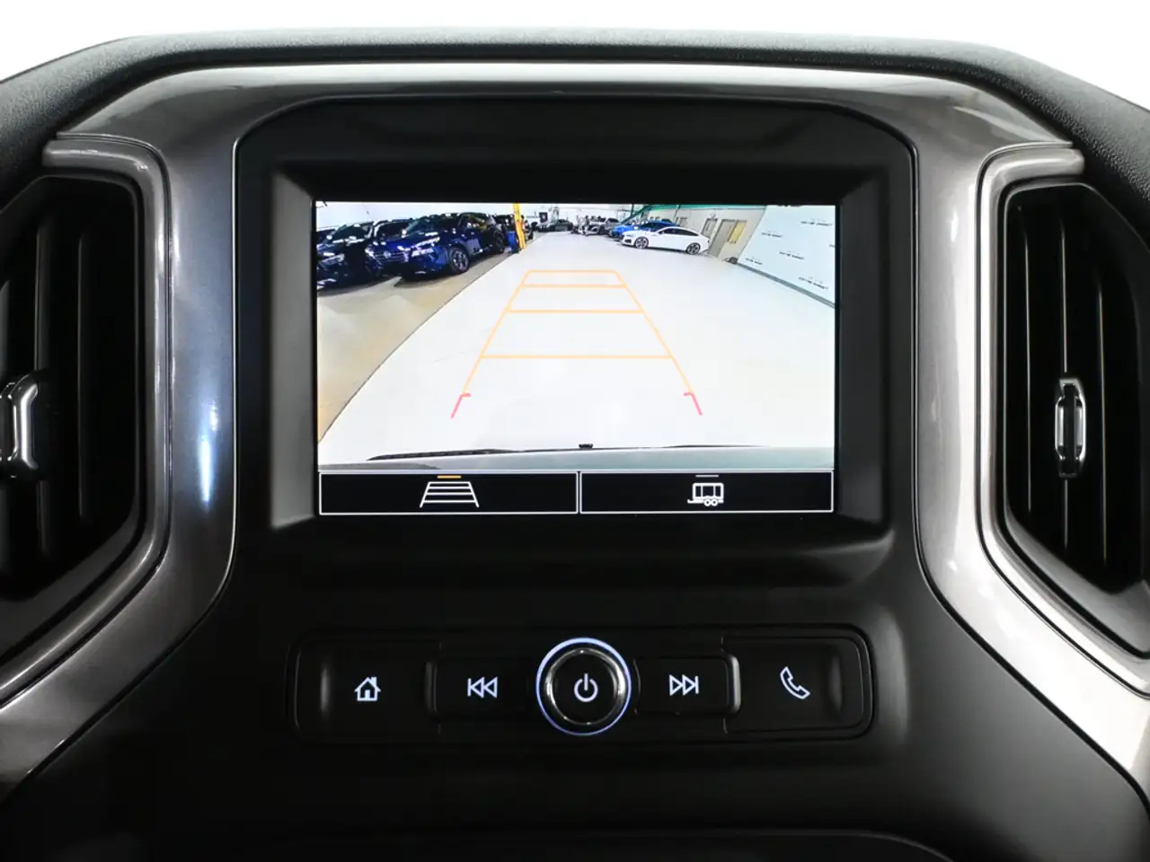 Chevrolet Silverado 1500 - Image 18