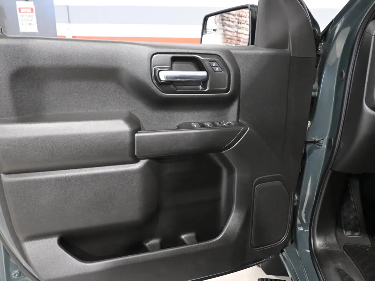 Chevrolet Silverado 1500 - Image 11