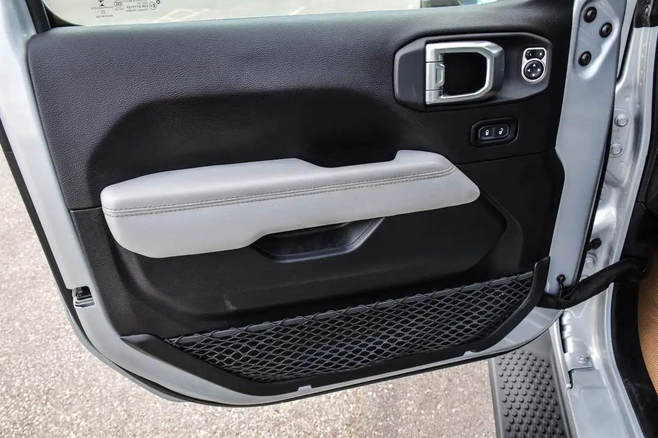 Jeep Wrangler - Image 13