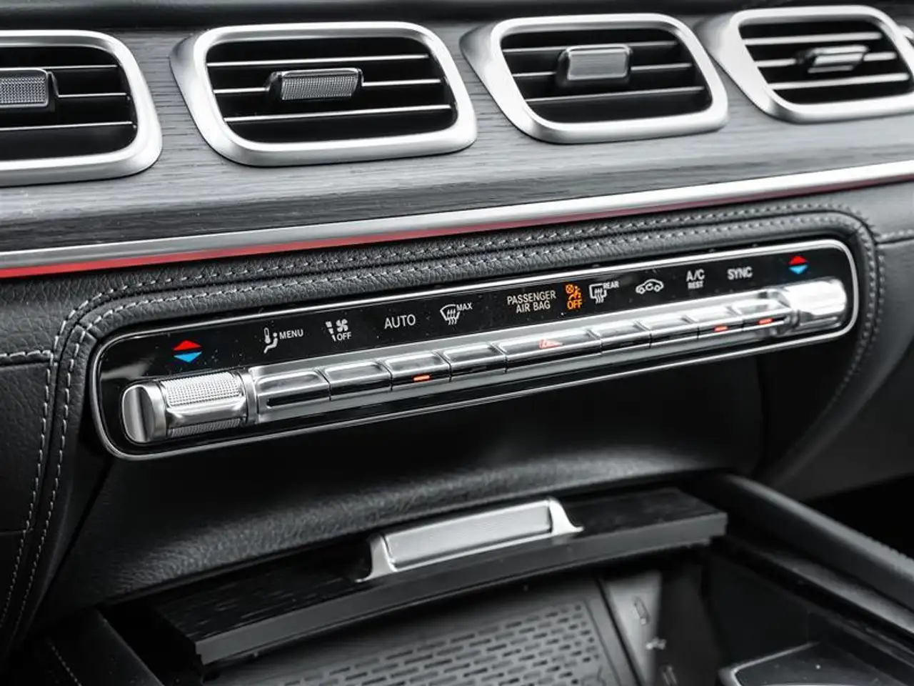 Mercedes-Benz GLE - Image 18