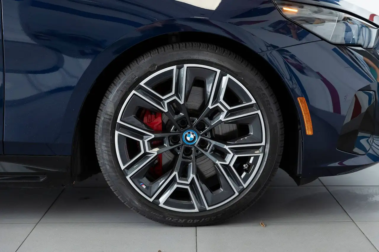 BMW 5 Series - Image 20
