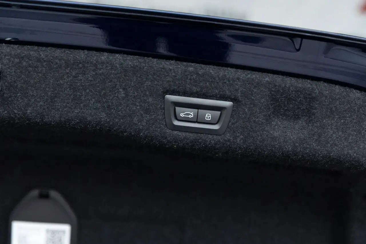BMW 5 Series - Image 16