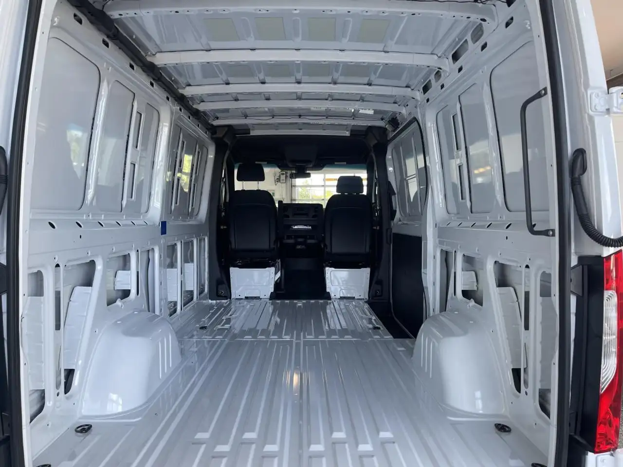 Mercedes-Benz Sprinter - Image 7