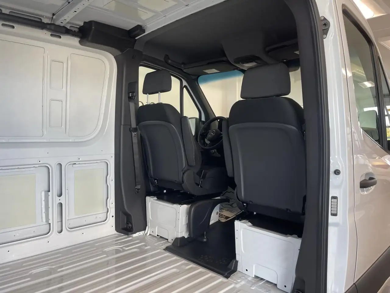 Mercedes-Benz Sprinter - Image 3