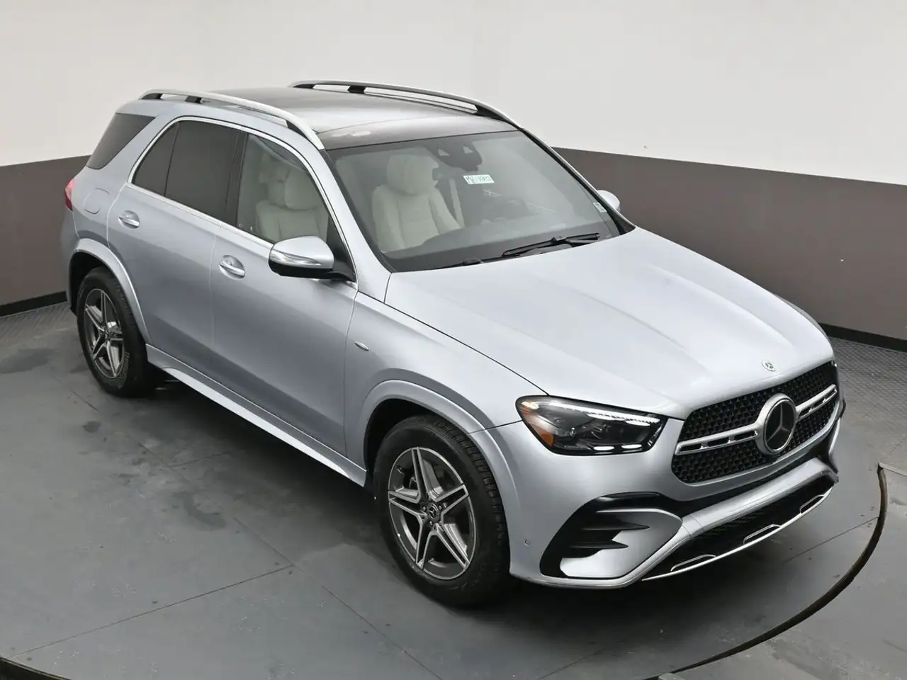 Mercedes-Benz GLE - Image 49