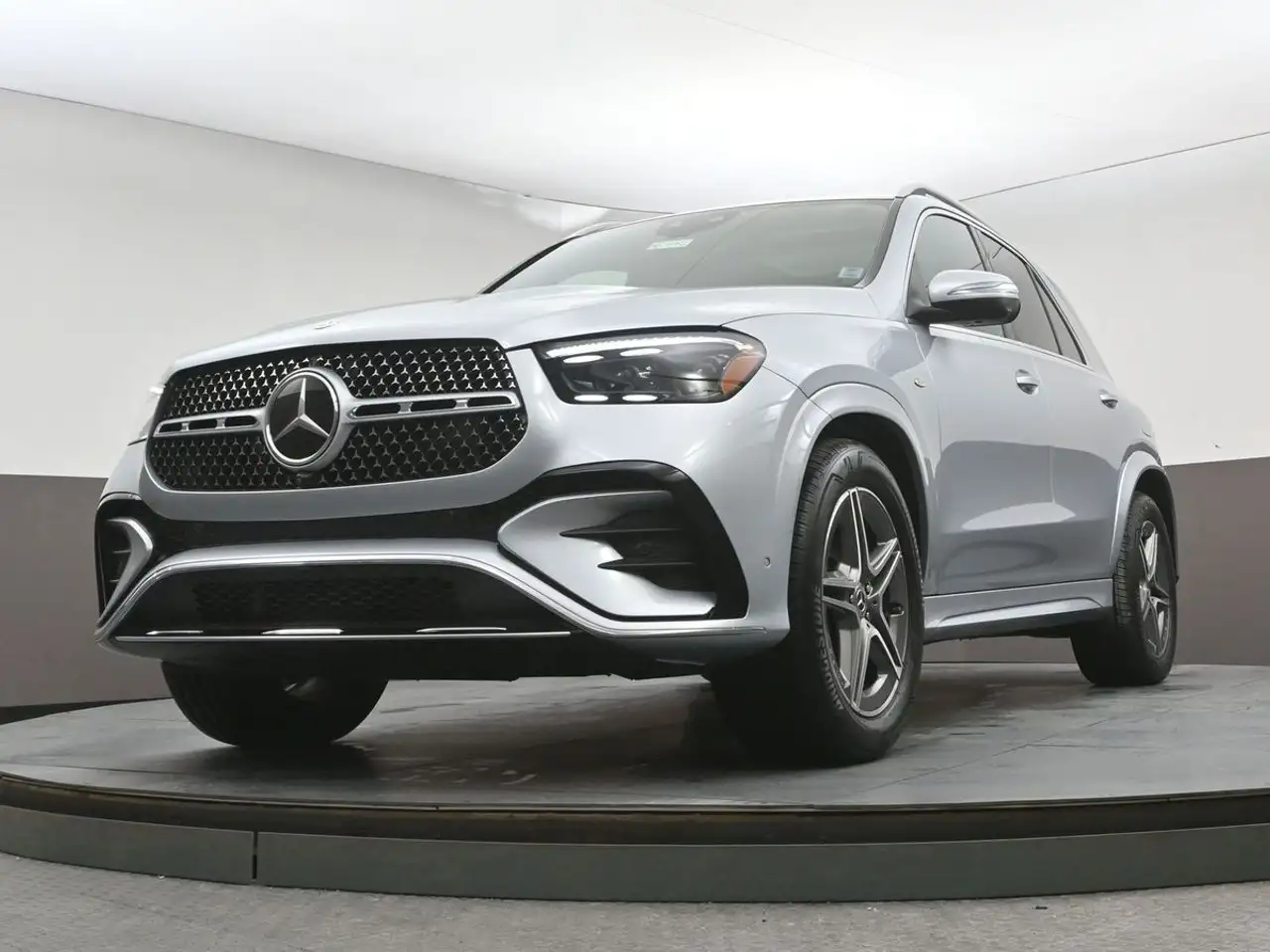 Mercedes-Benz GLE - Image 44