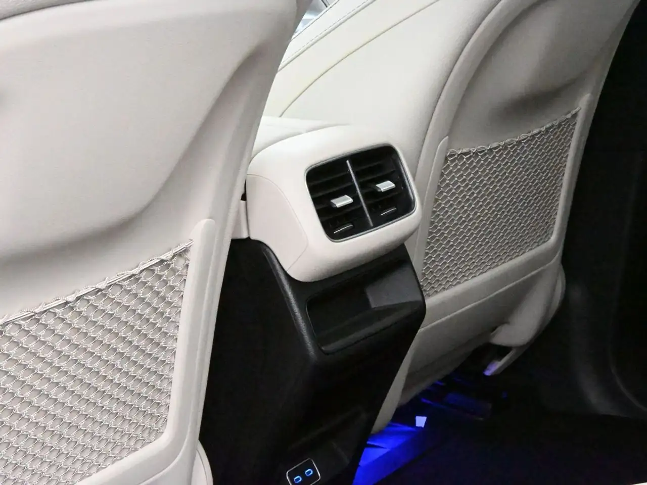 Mercedes-Benz GLE - Image 23