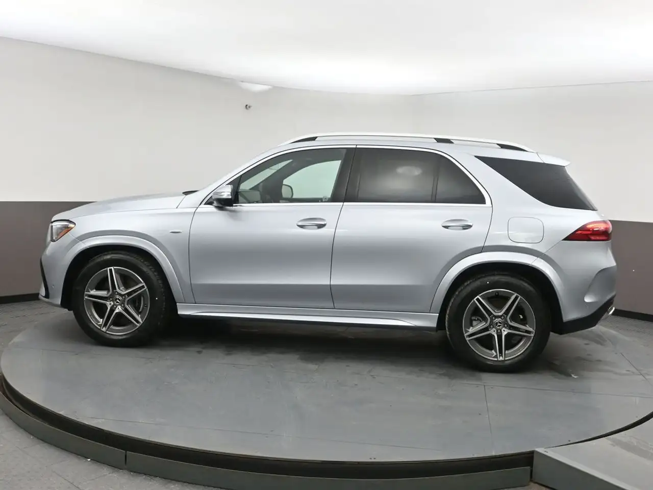 Mercedes-Benz GLE - Image 36