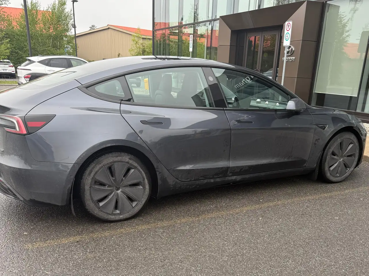 Tesla Model 3 - Image 3