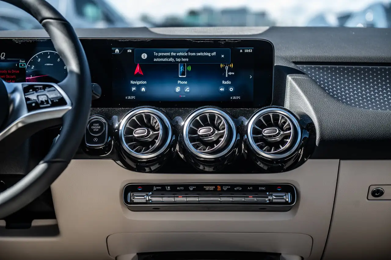 Mercedes-Benz GLA - Image 12