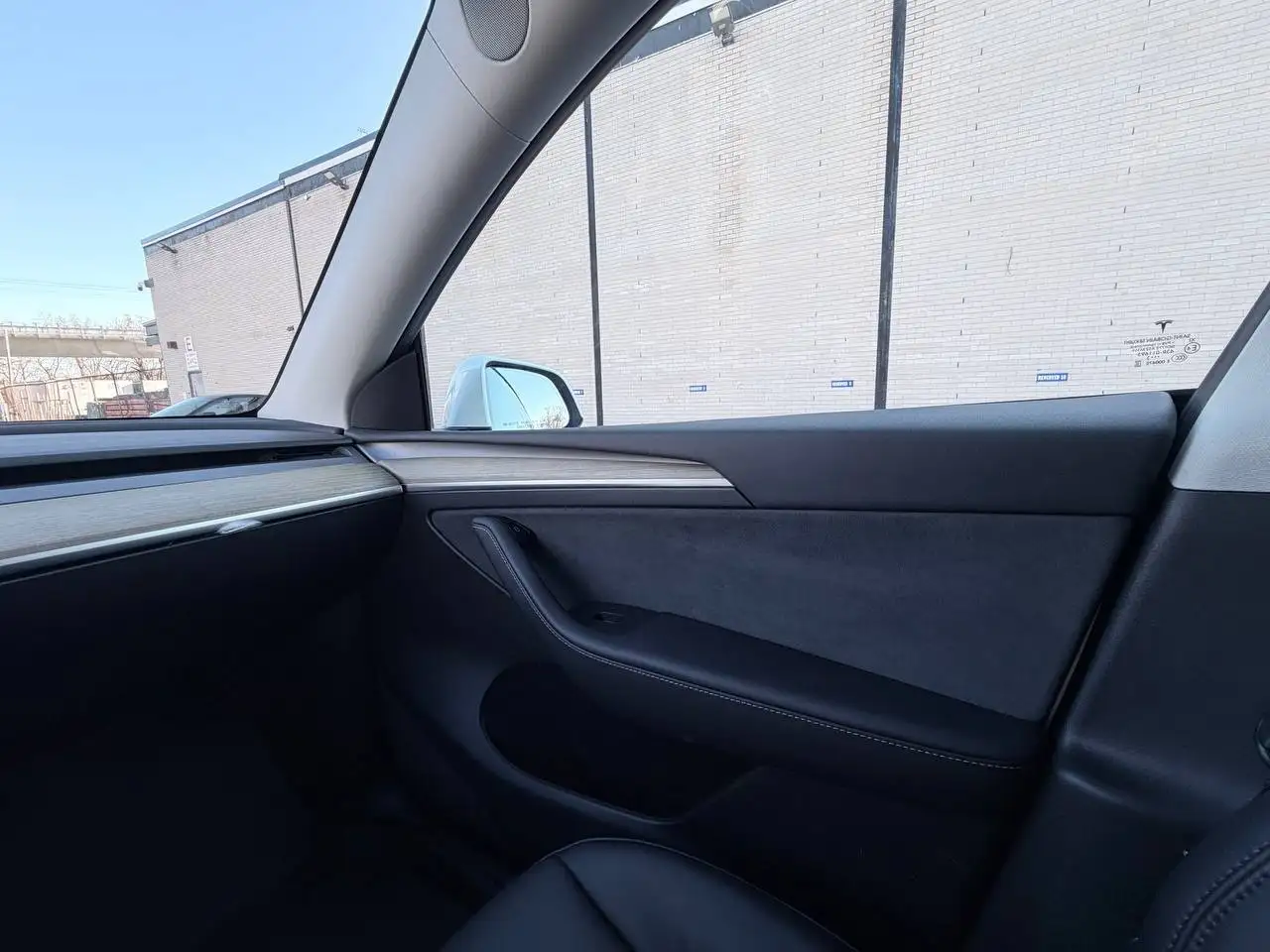 Tesla Model Y - Image 11