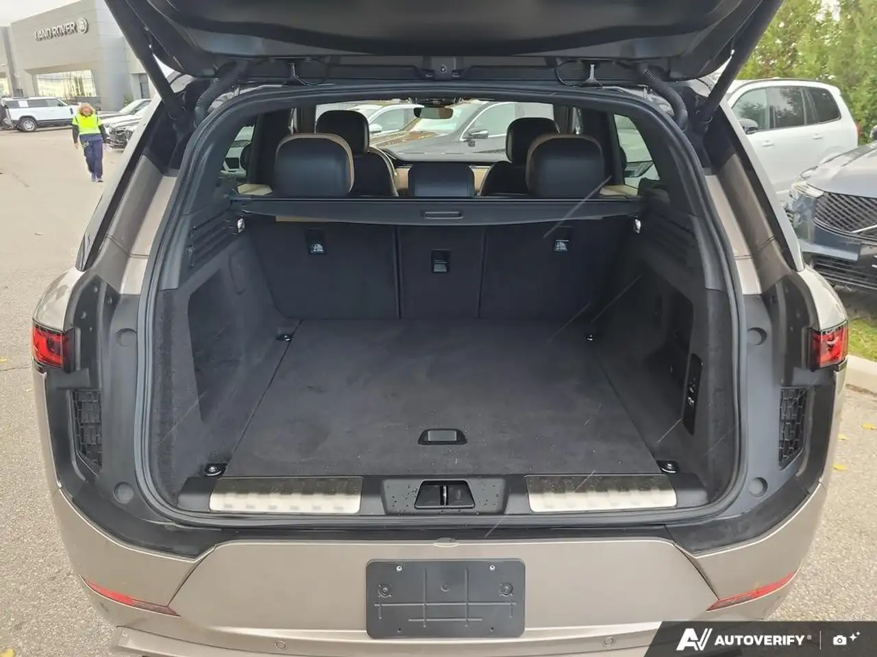 Land Rover Range Rover Sport - Image 11