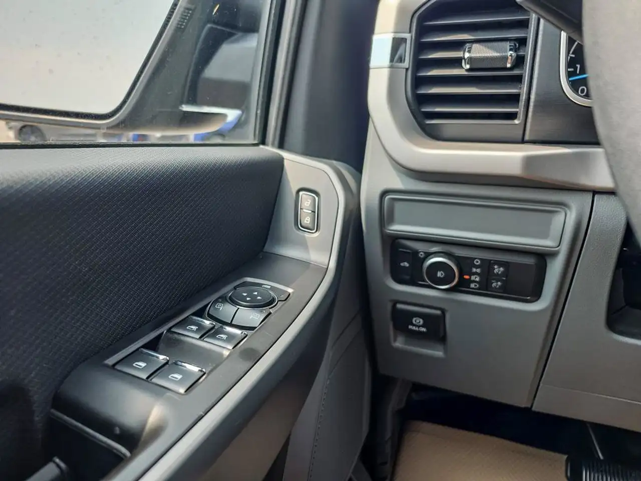 Ford F-150 - Image 22