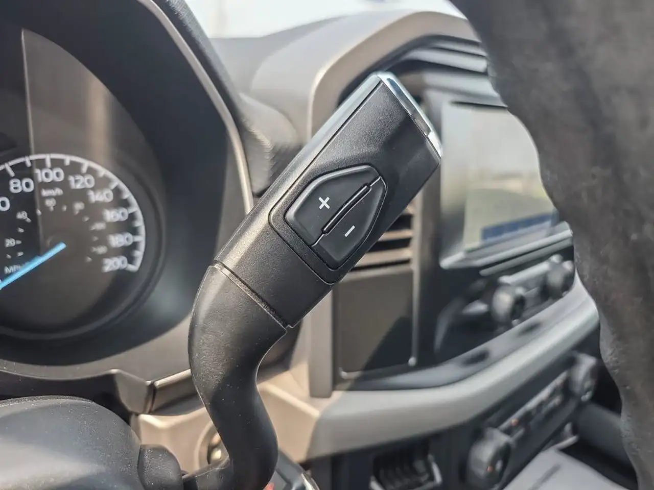 Ford F-150 - Image 17