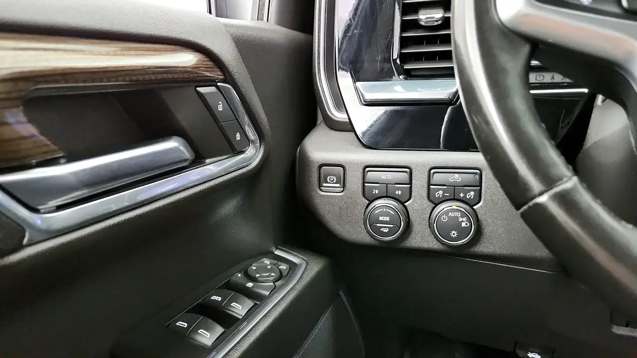 Chevrolet Silverado 1500 - Image 30