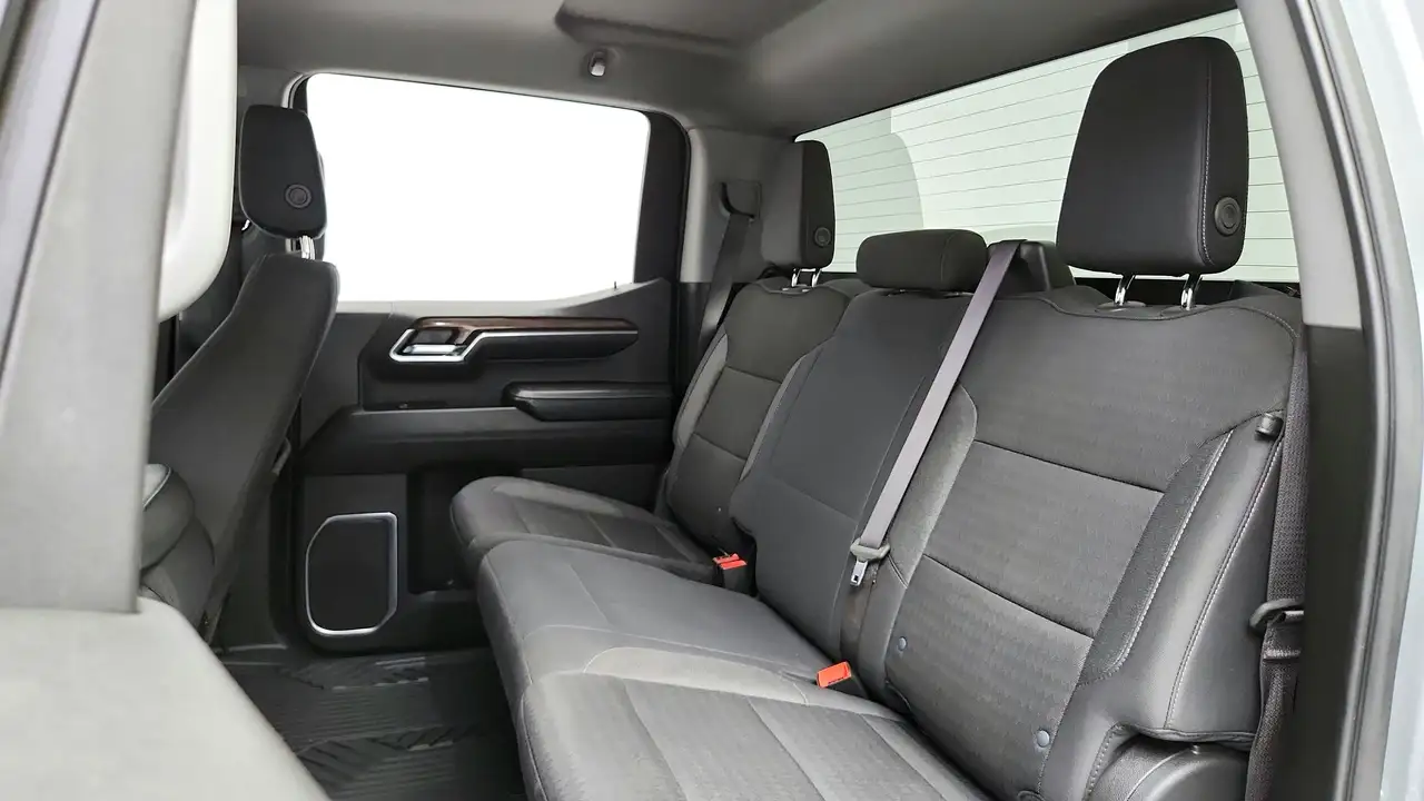 Chevrolet Silverado 1500 - Image 35
