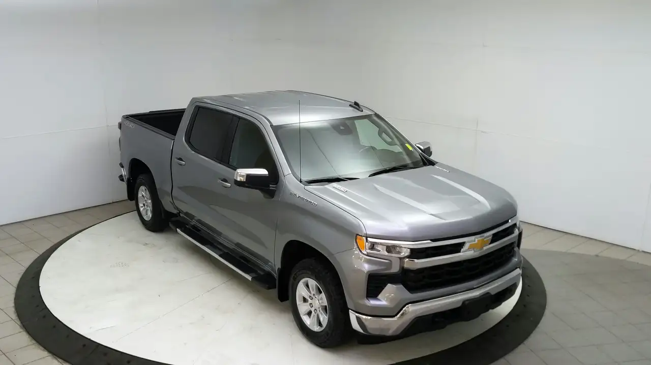 Chevrolet Silverado 1500 - Image 9
