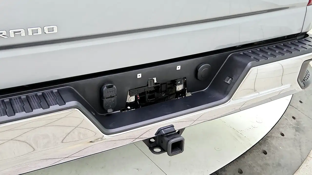 Chevrolet Silverado 1500 - Image 40