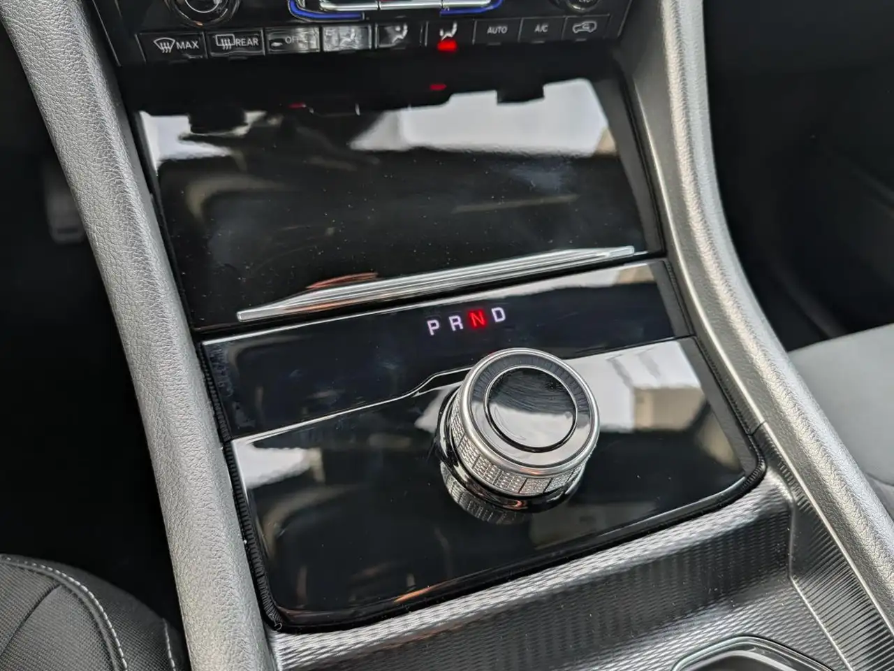 Jeep Grand Cherokee - Image 13