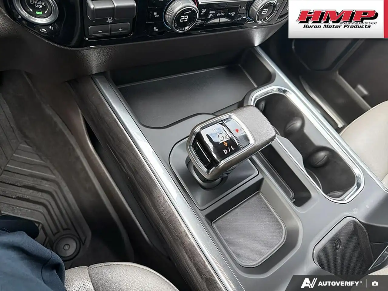Chevrolet Silverado 1500 - Image 21