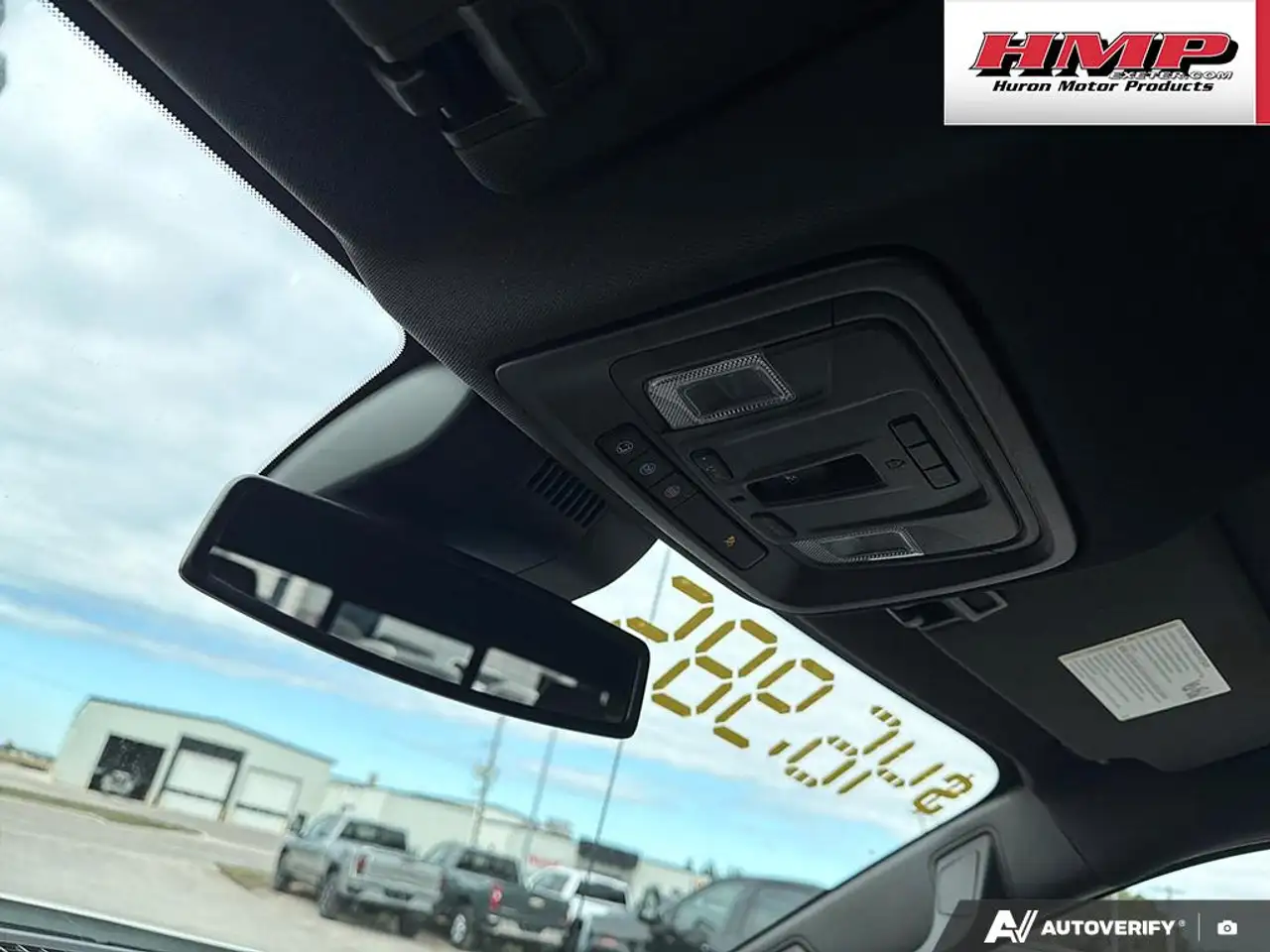 Chevrolet Silverado 1500 - Image 18