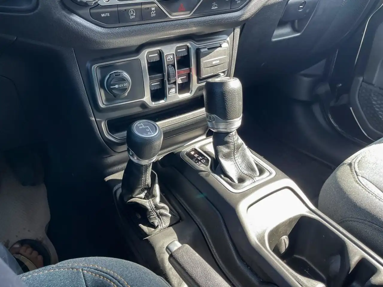 Jeep Wrangler - Image 18