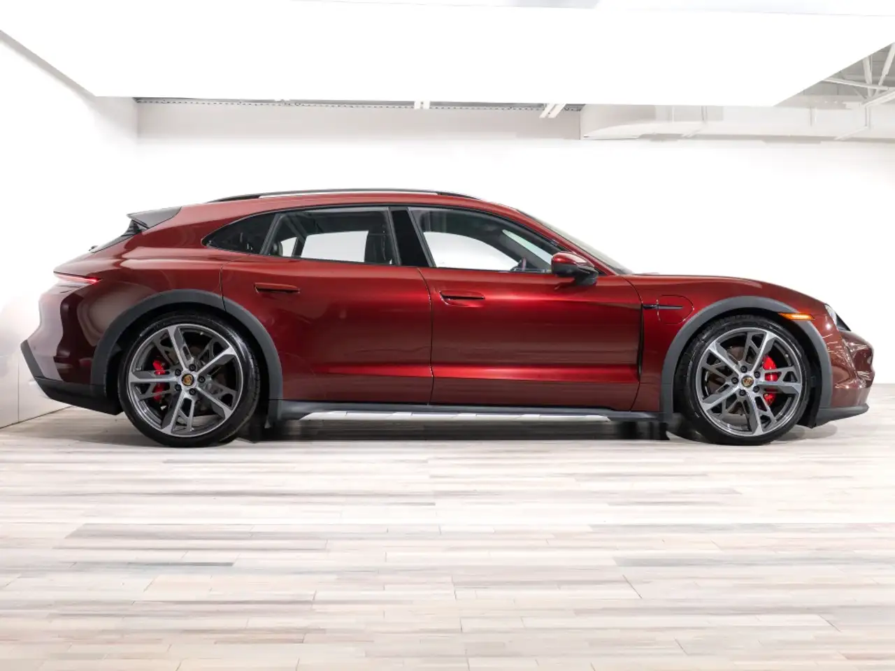 Porsche Taycan - Image 12
