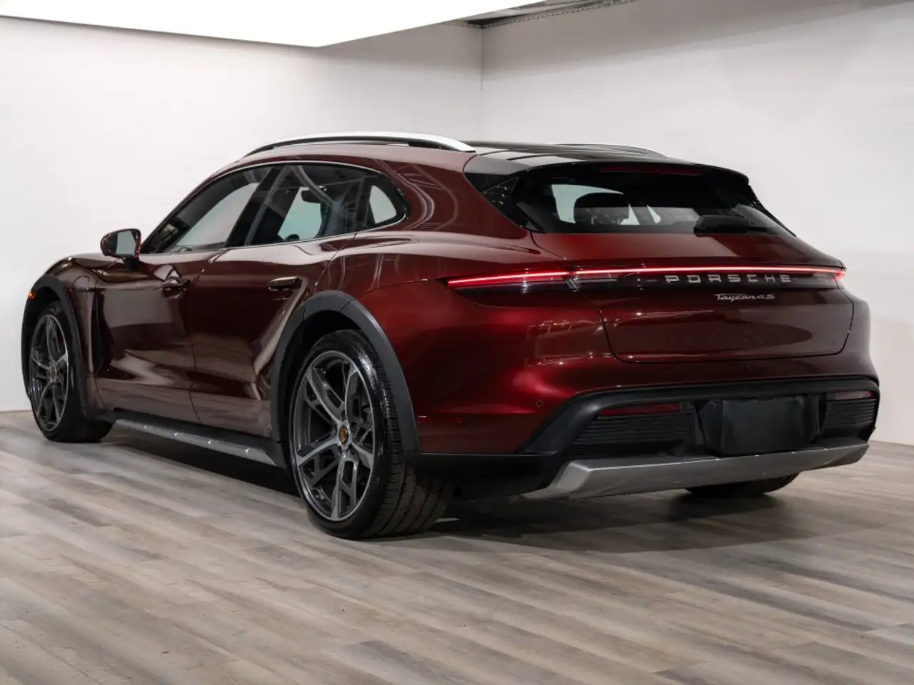 Porsche Taycan - Image 8