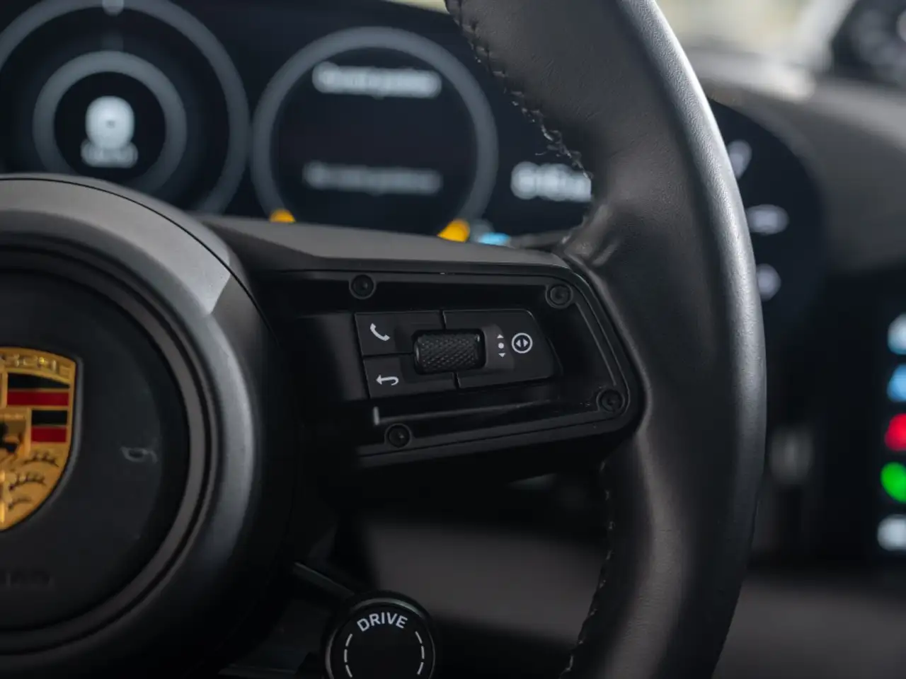 Porsche Taycan - Image 31