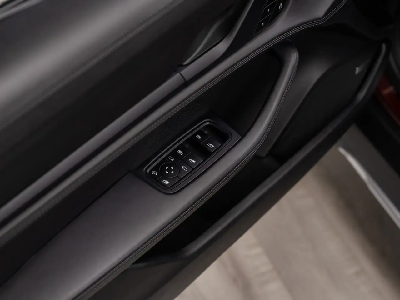 Porsche Taycan - Image 28
